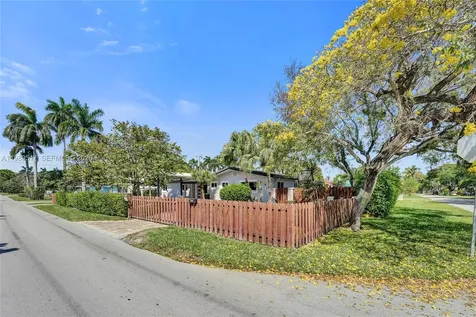 1015 S 14th Avenue Hollywood FL 33020