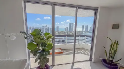3530 Mystic Pointe Drive Aventura FL 33180