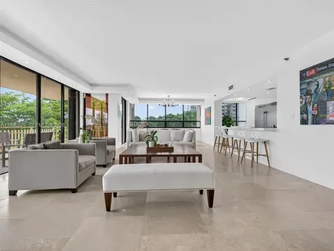 11113 Biscayne Boulevard Miami FL 33181