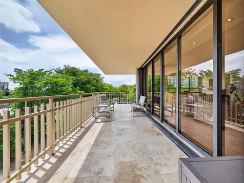 11113 Biscayne Boulevard Miami FL 33181