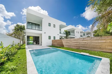 2943 SW 21st Street Miami FL 33145