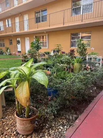 1280 W 54th Street Hialeah FL 33012