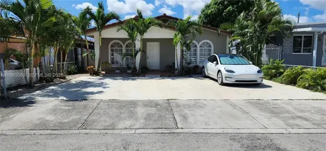 880 E 26th Street Hialeah FL 33013