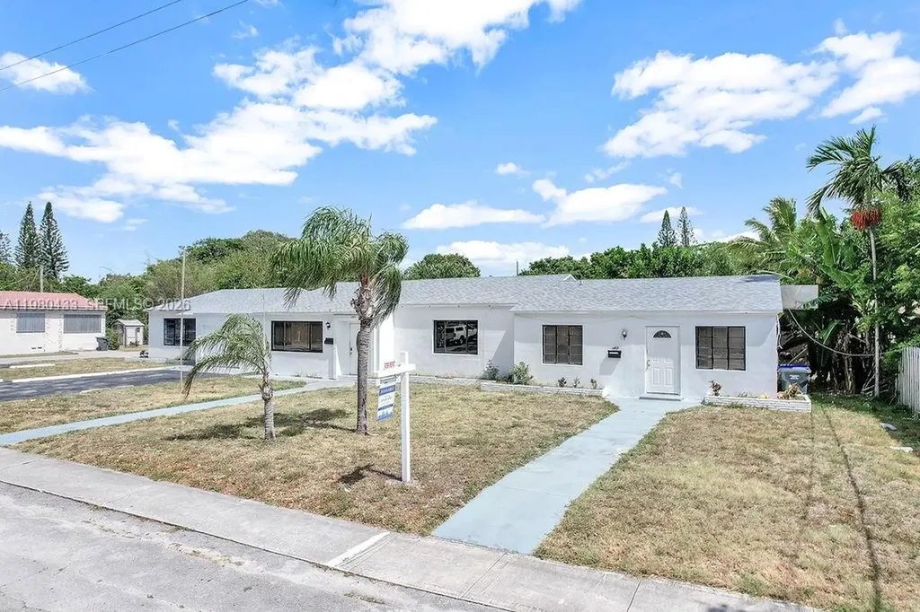 2415 Pierce Street Hollywood FL 33020