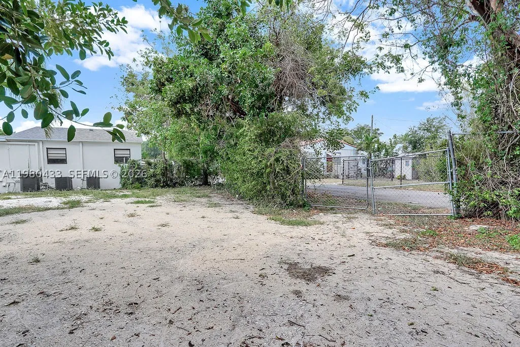 2415 Pierce Street Hollywood FL 33020