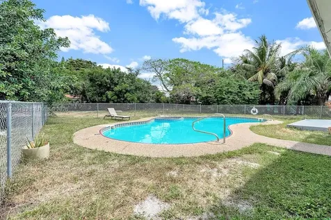 2415 Pierce Street Hollywood FL 33020