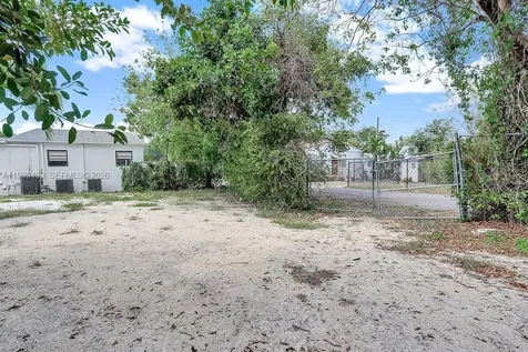 2415 Pierce Street Hollywood FL 33020