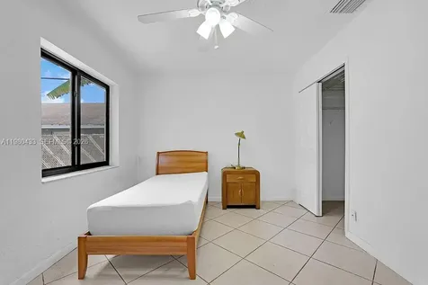 2415 Pierce Street Hollywood FL 33020