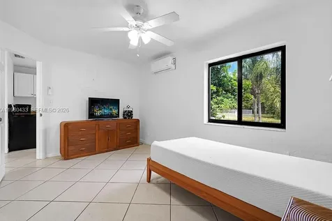 2415 Pierce Street Hollywood FL 33020