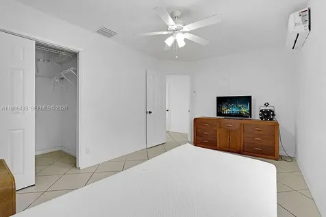 2415 Pierce Street Hollywood FL 33020