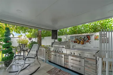1210 N 71st Avenue Hollywood FL 33024