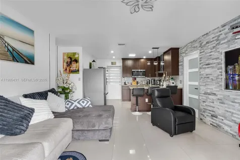 1210 N 71st Avenue Hollywood FL 33024