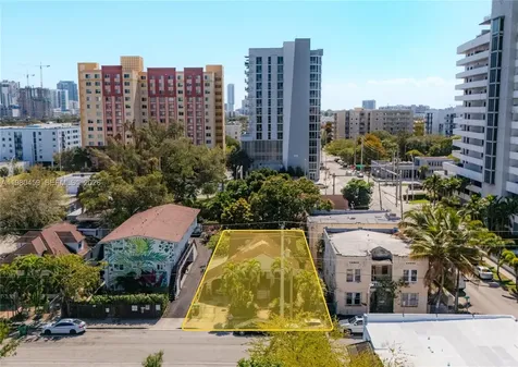 566 NW 1st Street Miami FL 33128