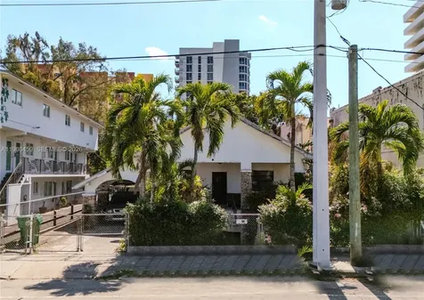 566 NW 1st Street Miami FL 33128
