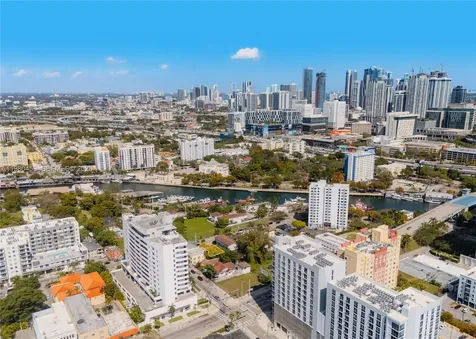566 NW 1st Street Miami FL 33128