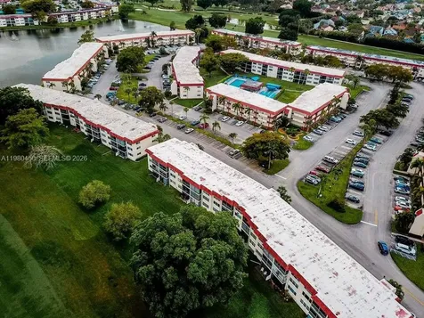 9200 N Hollybrook Lake Drive Pembroke Pines FL 33025
