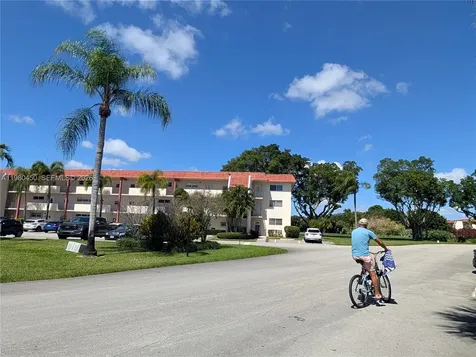 9200 N Hollybrook Lake Drive Pembroke Pines FL 33025
