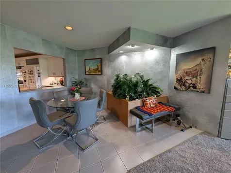 9200 N Hollybrook Lake Drive Pembroke Pines FL 33025