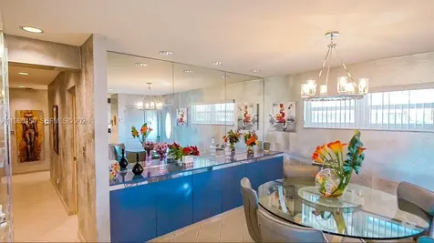 9200 N Hollybrook Lake Drive Pembroke Pines FL 33025