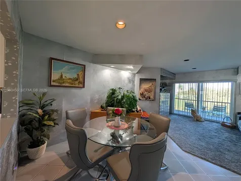 9200 N Hollybrook Lake Drive Pembroke Pines FL 33025