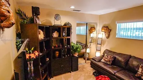 9200 N Hollybrook Lake Drive Pembroke Pines FL 33025