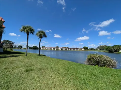 9200 N Hollybrook Lake Drive Pembroke Pines FL 33025