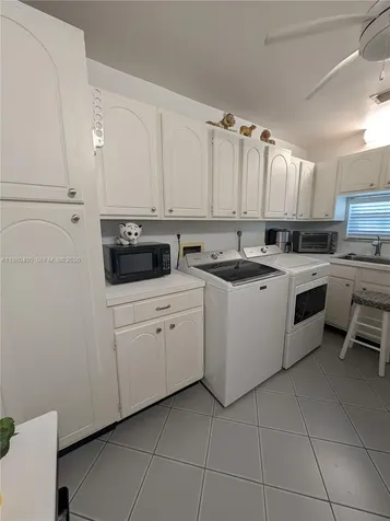 9200 N Hollybrook Lake Drive Pembroke Pines FL 33025