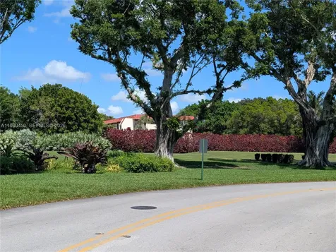 9200 N Hollybrook Lake Drive Pembroke Pines FL 33025