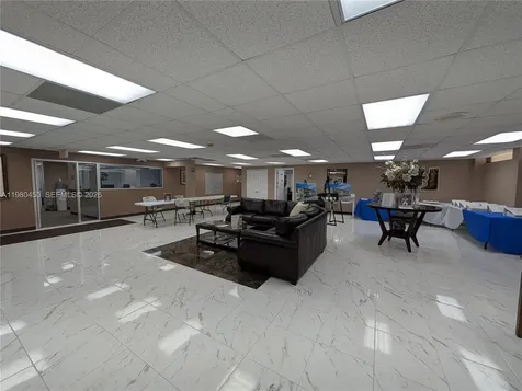 9200 N Hollybrook Lake Drive Pembroke Pines FL 33025