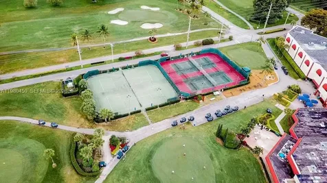 9200 N Hollybrook Lake Drive Pembroke Pines FL 33025