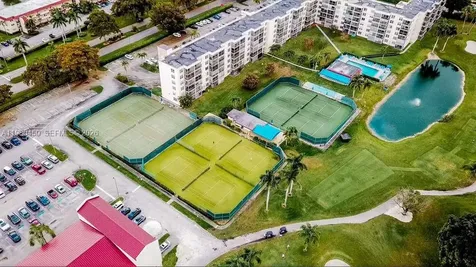 9200 N Hollybrook Lake Drive Pembroke Pines FL 33025