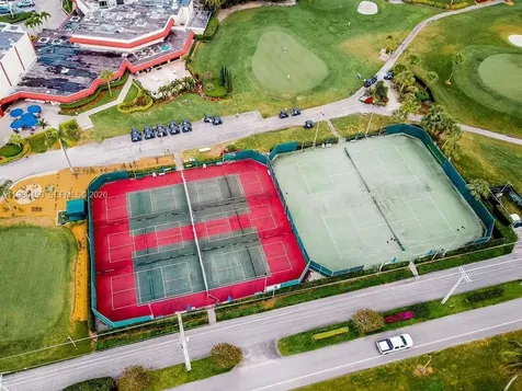 9200 N Hollybrook Lake Drive Pembroke Pines FL 33025