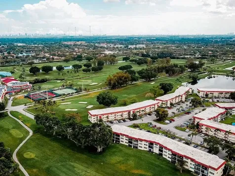 9200 N Hollybrook Lake Drive Pembroke Pines FL 33025