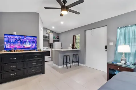 2805 E Lexington Drive Miramar FL 33025