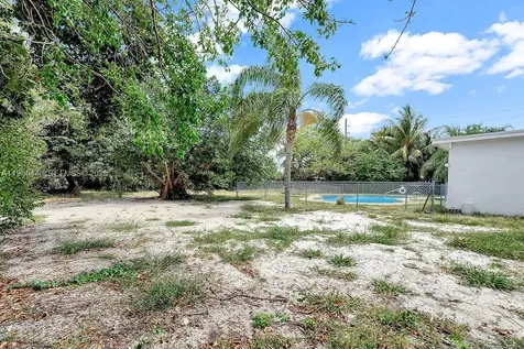 2417 Pierce Street Hollywood FL 33020