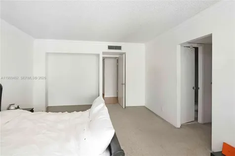 20381 NE 30th Avenue Aventura FL 33180