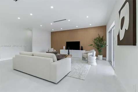 1840 NE 199th Street Miami FL 33179