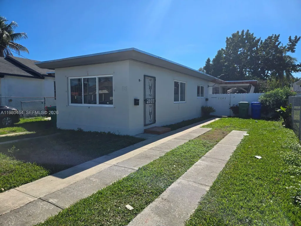 2140 NW 27th Street Miami FL 33142