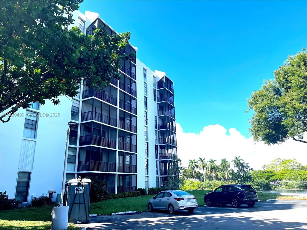 3475 N Country Club Drive Aventura FL 33180