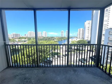 3475 N Country Club Drive Aventura FL 33180