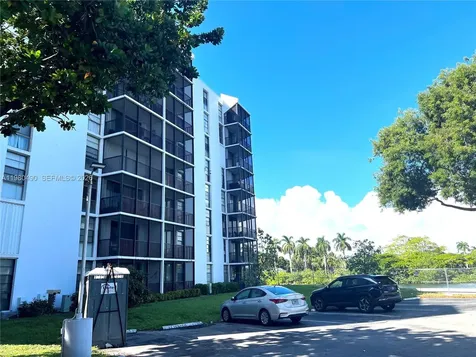 3475 N Country Club Drive Aventura FL 33180