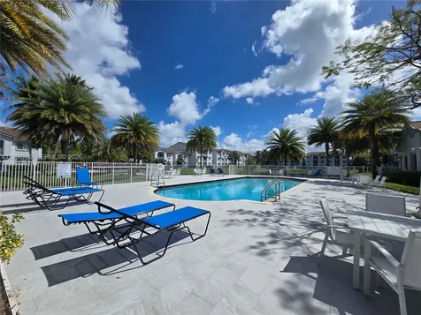 2620 S University Drive Davie FL 33328