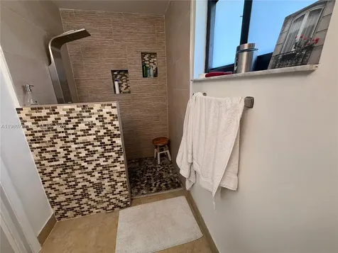 6641 NW 174th Terrace Hialeah FL 33015
