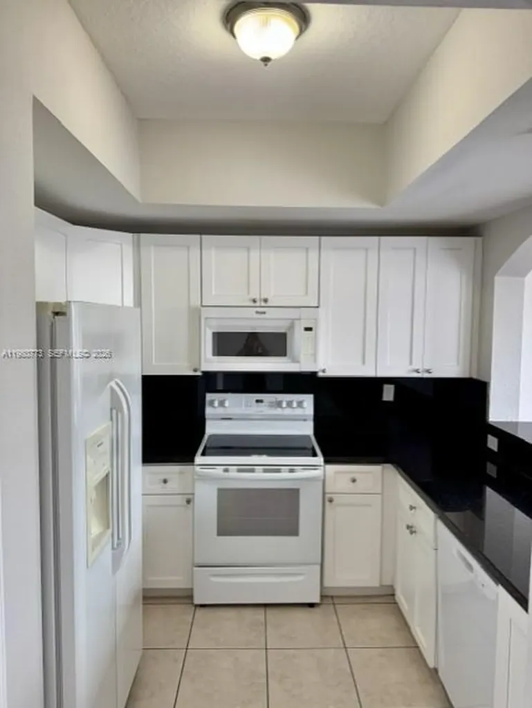 8826 W Flagler Street Miami FL 33174