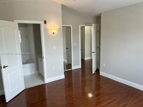 8826 W Flagler Street Miami FL 33174
