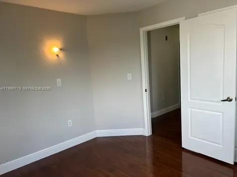 8826 W Flagler Street Miami FL 33174