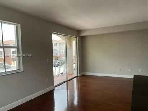 8826 W Flagler Street Miami FL 33174