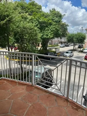 8826 W Flagler Street Miami FL 33174