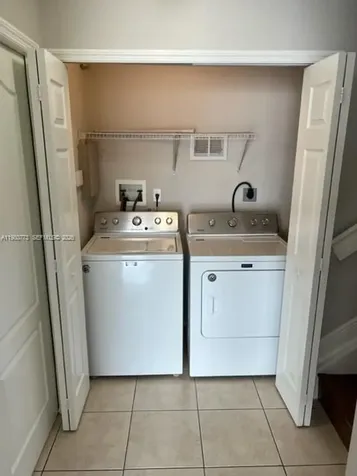 8826 W Flagler Street Miami FL 33174