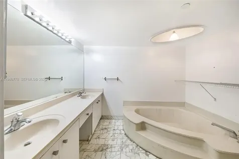 2000 Towerside Terrace Miami FL 33138